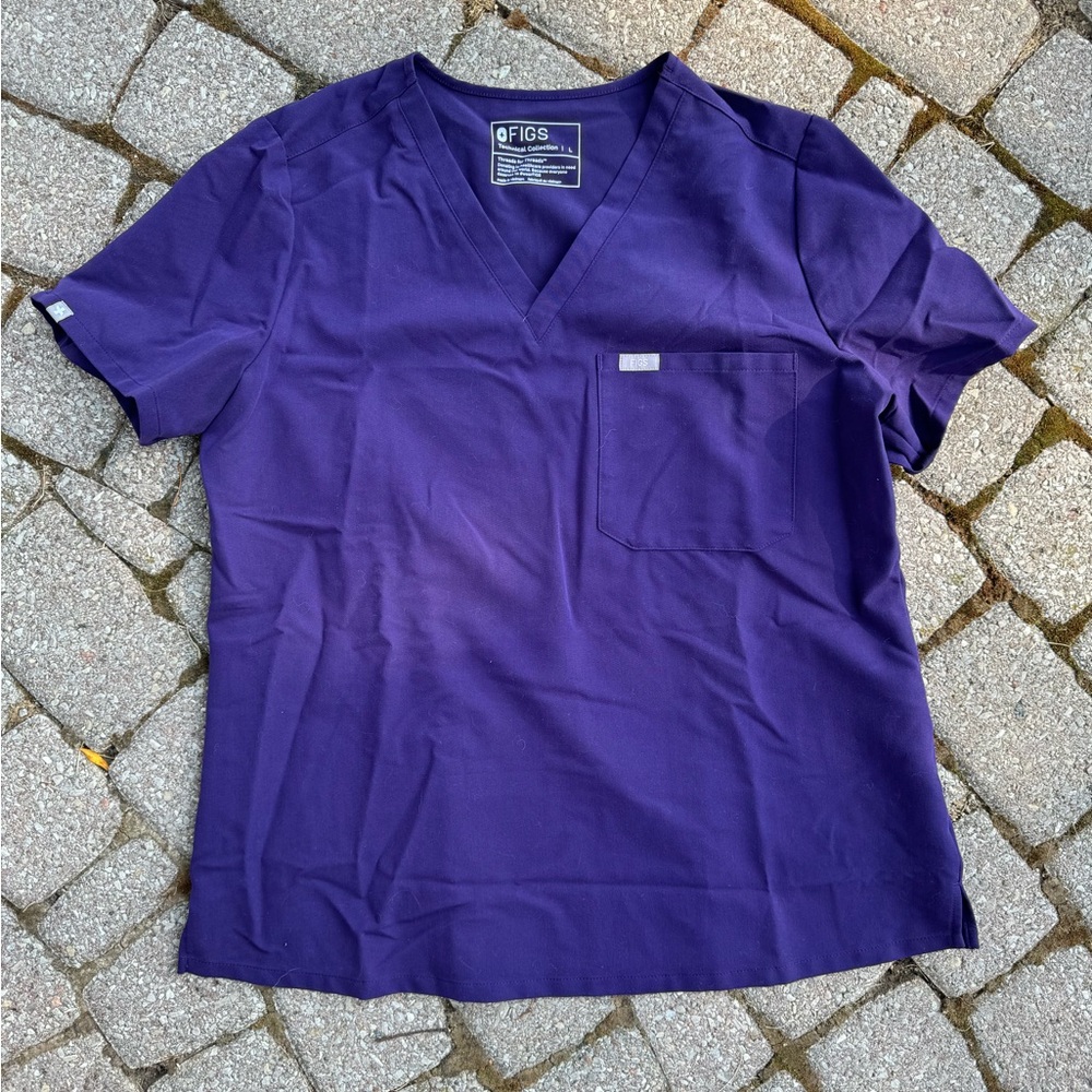 FIGS scrub shirt in L